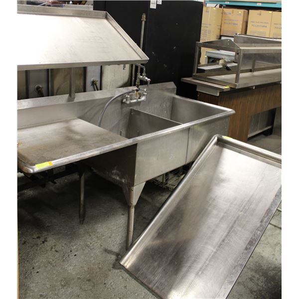 TWO WELL SINK WITH DRAIN BOARD TO THE LEFT