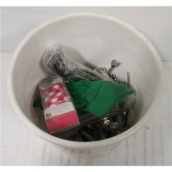 BUCKET OF ASSORTED FORKS