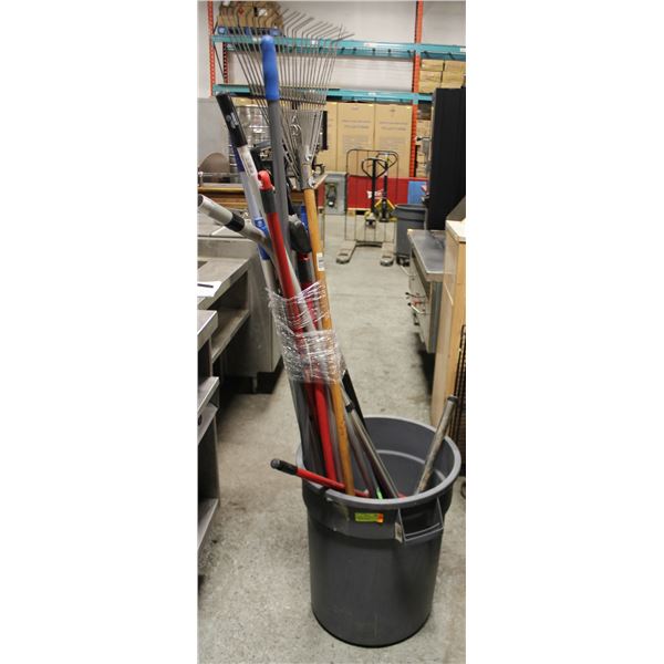 24 GALLON GARBAGE BIN FULL OF CLEANING SUPPLIES