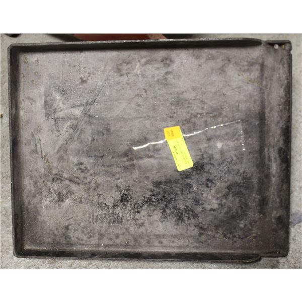 CAST IRON SKILLET PLATE /W RUN OFF TROUGH