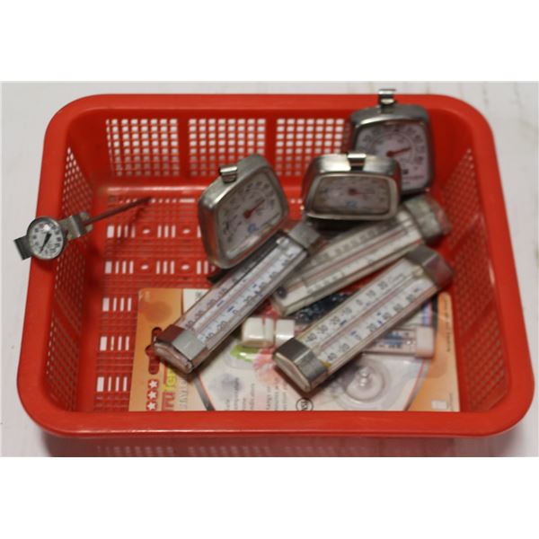 TRAY OF ASSORTED THERMOMETERS