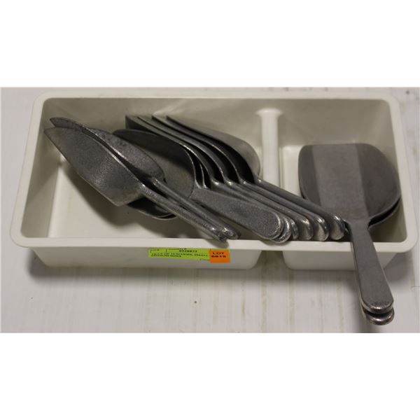 TRAY OF 10 SCOOPS, SMALL /W 2 MEDIUM SIZES