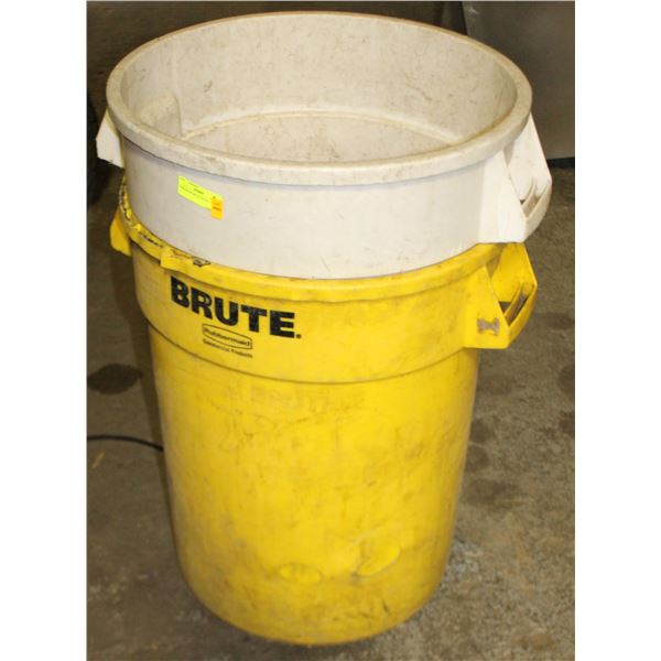 PAIR OF BIG BRUTE WASTE CANS