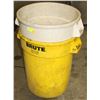 Image 1 : PAIR OF BIG BRUTE WASTE CANS