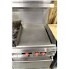 Image 3 : VULCAN COMBINATION RANGE, 6 BURNERS W/ 24" GRIDDLE