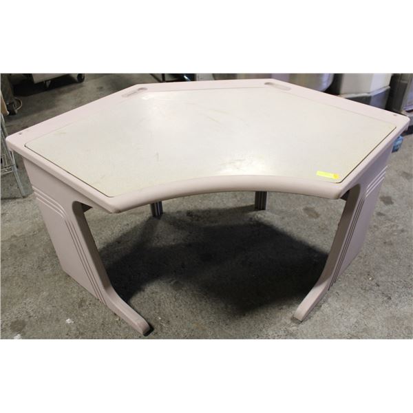 POLY CARB CORNER EQUIPMENT STAND