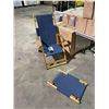 Image 2 : PATIOFLARE PF-CH369-BL TEAK FRAMED BLUE FABRIC FOLDING OUTDOOR BEACH CHAIR / LOUNGER