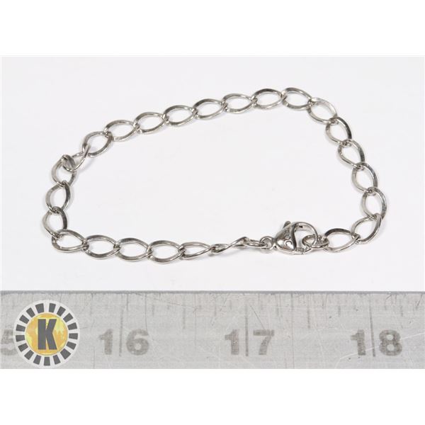 SILVER TONE LINK BRACELET