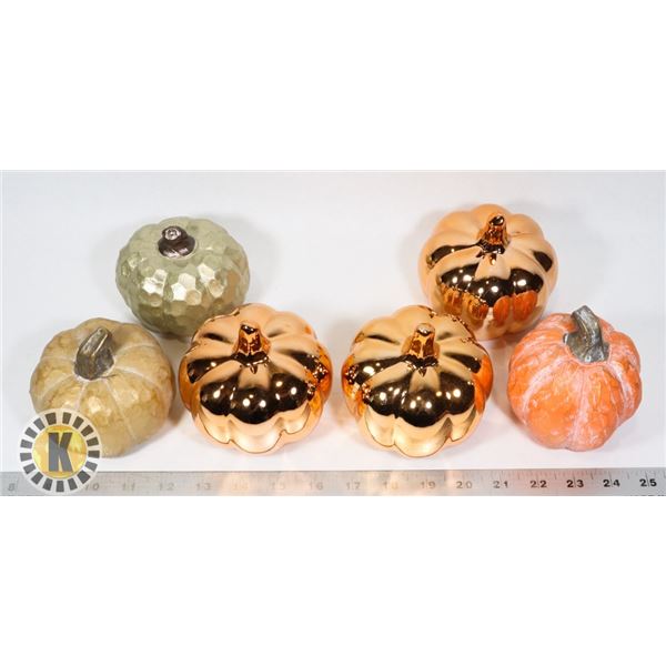 BOX OF PUMPKIN DECORATION