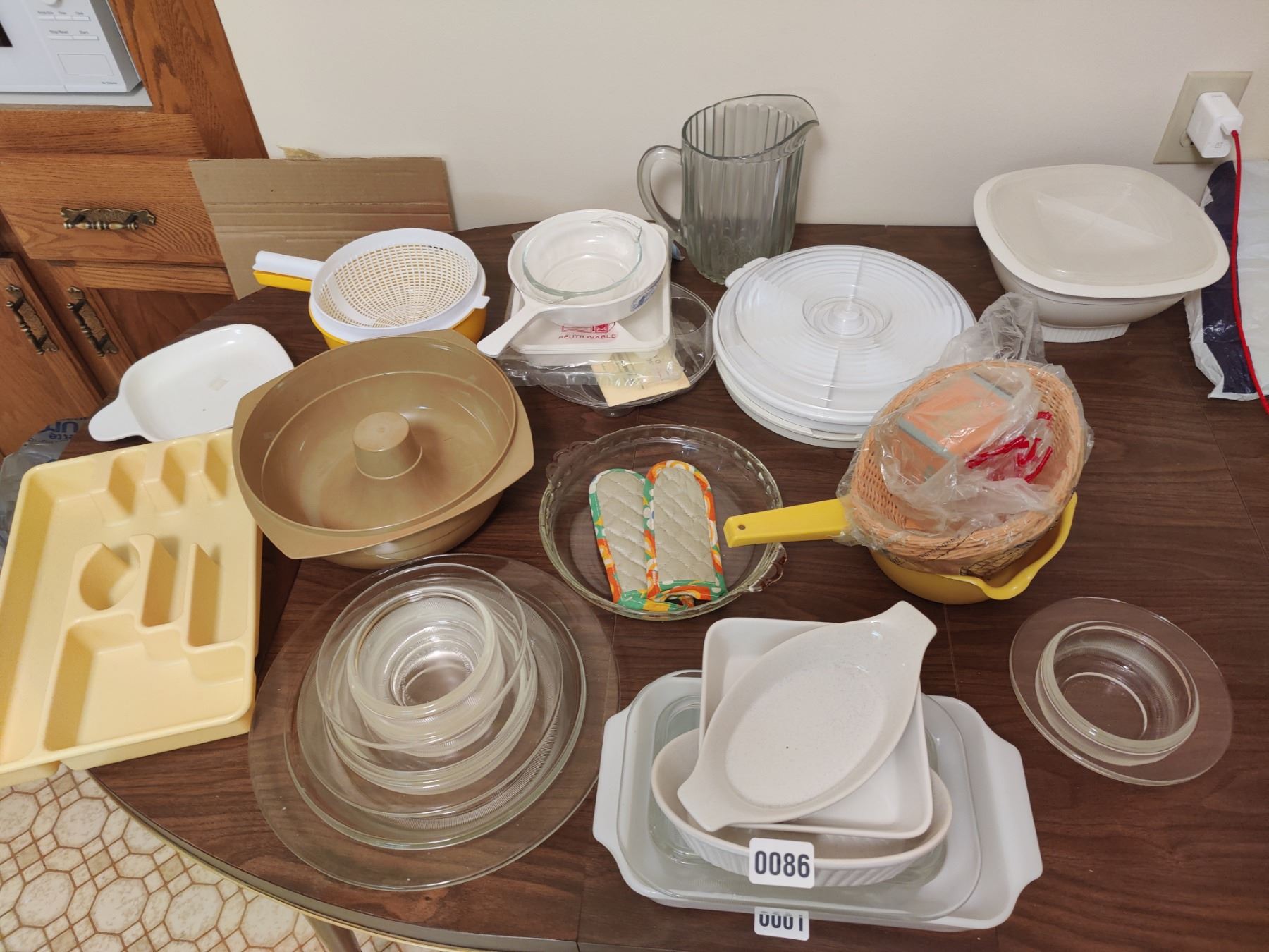 Assorted Kitchenware