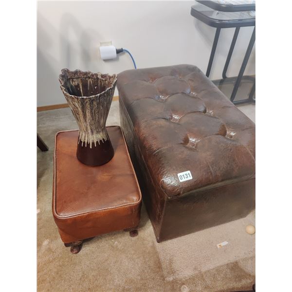 Ottomans and Vase