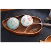 Image 2 : COLLECTION OF LEAF SHAPED WOOD BOWLS (1 SORENSEN), COVERED WOOD BOX & CERAMIC BALLS (6 PCS)