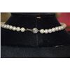 Image 3 : 14K WG PEARL (9MM) CHOKER W/EXTRA PEARL