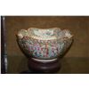Image 1 : CHINESE ROSE MEDALLION PORCELAIN BOWL (9 1/4" X 9 3/4")