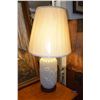 Image 1 : RETICULATED PORCELAIN TABLE LAMP W/SHADE