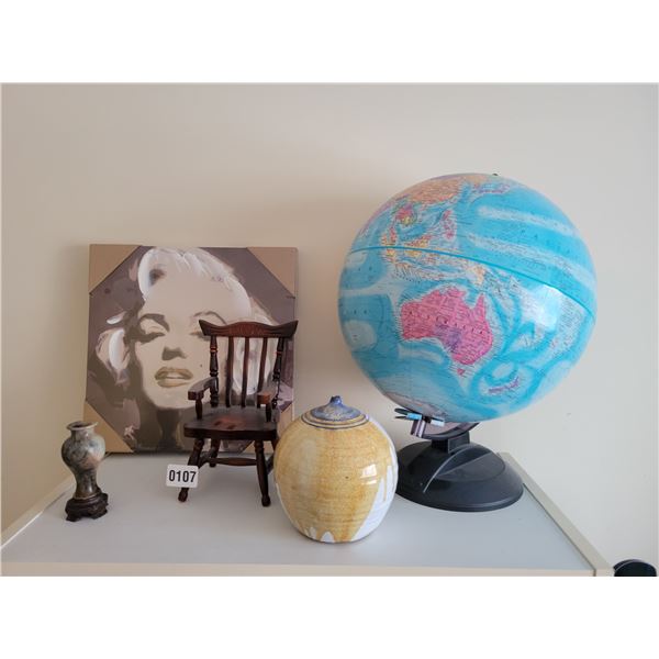 Globe - Marilyn Monroe Canvas - Tiny Chair & Vase - Ceramic Decoration