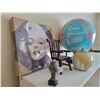 Image 2 : Globe - Marilyn Monroe Canvas - Tiny Chair & Vase - Ceramic Decoration