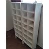 Image 2 : 2 White Shelves 4.5' Tall