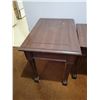 Image 3 : 2 Nesting Tables & 1 End Table with Drawer (26 x 22 x 21)
