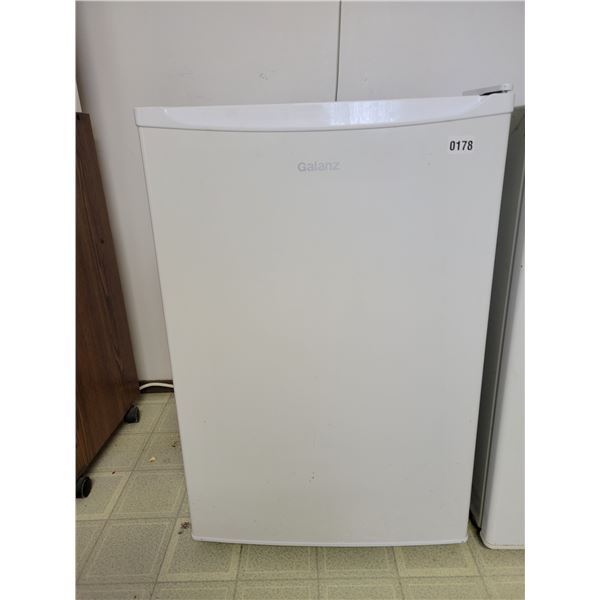 Galanz Mini Freezer 22 x 22 x 33