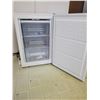 Image 2 : Galanz Mini Freezer 22 x 22 x 33