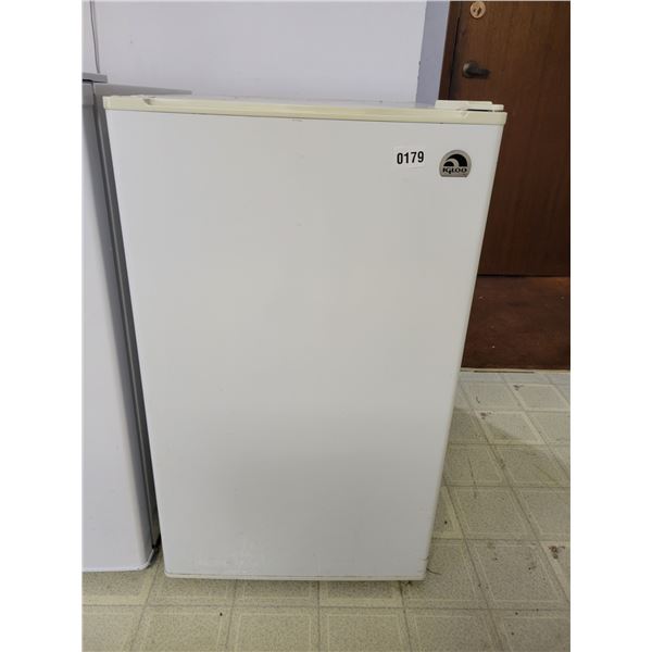 Igloo Mini Fridge 19 x 23 x 33
