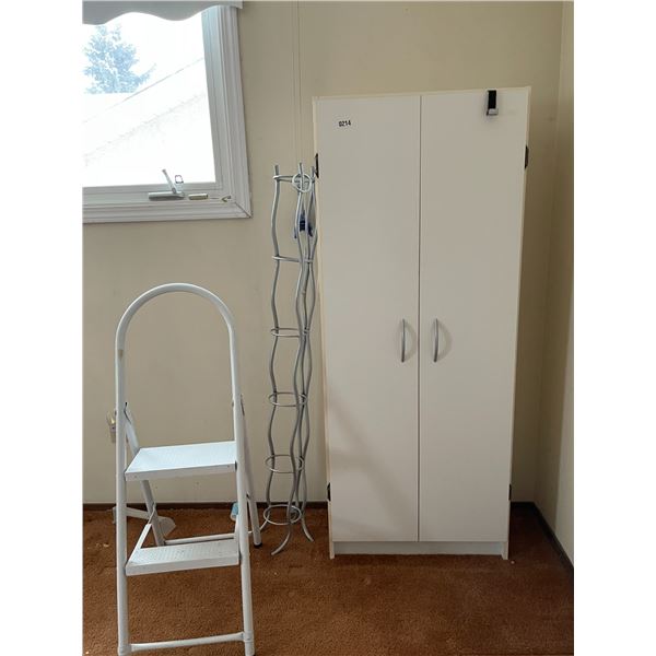 Stand-up Cupboard - Metal Rack - Step Ladder