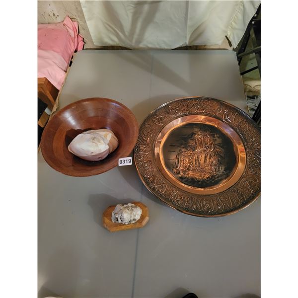 Wooden Bowl with Japanese Shells - Ornamental Rock & Decorative Ship Plate