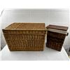 Image 1 : 2 wicker baskets with lids