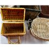 Image 5 : 5 various wicker baskets