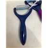 Image 2 : Mini Vegetable Peelers(3ct)