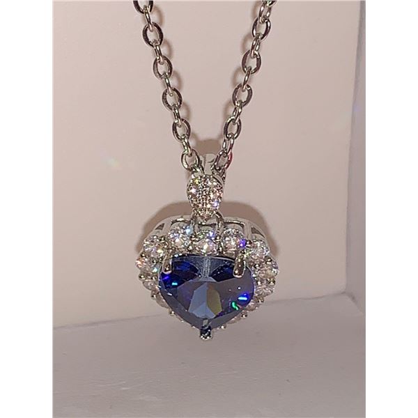 Titanic Heart of the Ocean rhodium plated pendant and chain set