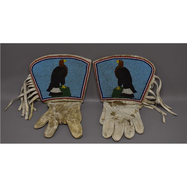 NATIVE AMERICAN PLAINS PICTORIAL BEADED GAUNTLETS