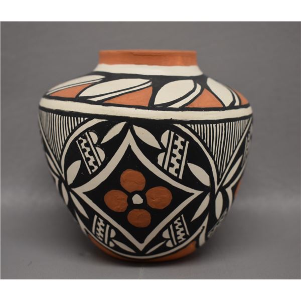 NATIVE AMERICAN ISLETA POTTERY VASE BY LUCY R JOJOLA