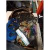 Image 3 : TRAY OF METAL DECOR, WIND CHIMES, GARDEN DECOR