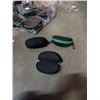 Image 7 : PLASTIC ORGANIZER AND NEW ZIPPER CASES