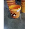 Image 2 : 30 ORANGE PLASTIC PAILS WITH HANDLES