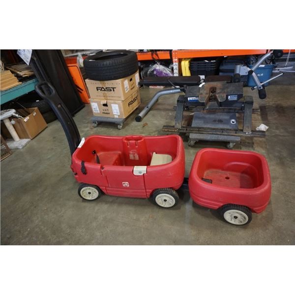 STEP 2 PLASTIC WAGON AND TRAILER