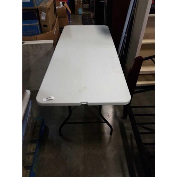 FOLDING 6 FOOT MARKET TABLE