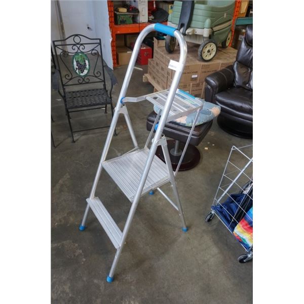 2 STEP FOLDING LADDER