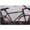 Image 2 : BLACK AND PINK MAGNA BIKE