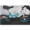 Image 2 : WHITE AND TURQUOISE ROSS BIKE