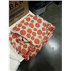 Image 3 : BOX OF TOWELS AND POLKADOT BEDSPREAD WOTH PILLOWCASES