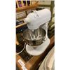 Image 1 : KITCHEN AID DELUXE 5 EDITION MIXER WITH ATTACHMENTS AND BOWL