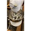 Image 2 : KITCHEN AID DELUXE 5 EDITION MIXER WITH ATTACHMENTS AND BOWL