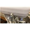 Image 4 : KITCHEN AID DELUXE 5 EDITION MIXER WITH ATTACHMENTS AND BOWL