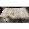 Image 1 : WINWARD 100% SHEEPSKIN RUG