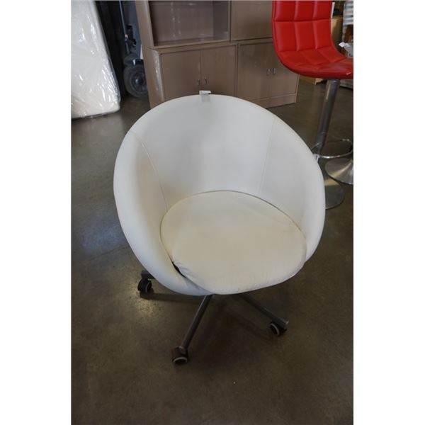 WHITE LEATHER LOOK ROLLING CHAIR