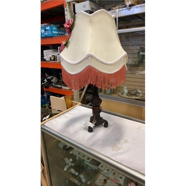 VINTAGE CANDELABRA STYLE TABLE LAMP