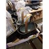 Image 3 : 2 TRAYS OF METAL BASKETS / PLANTERS